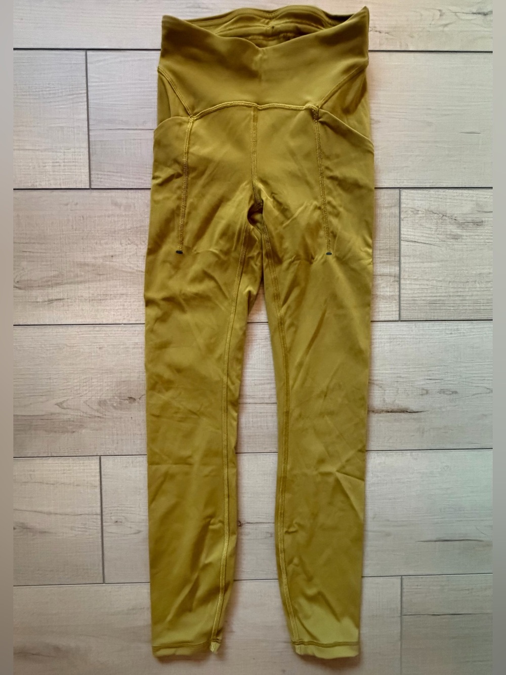 Lululemon Power Thru High-Rise Tight 25"
Gold Spice Size 2